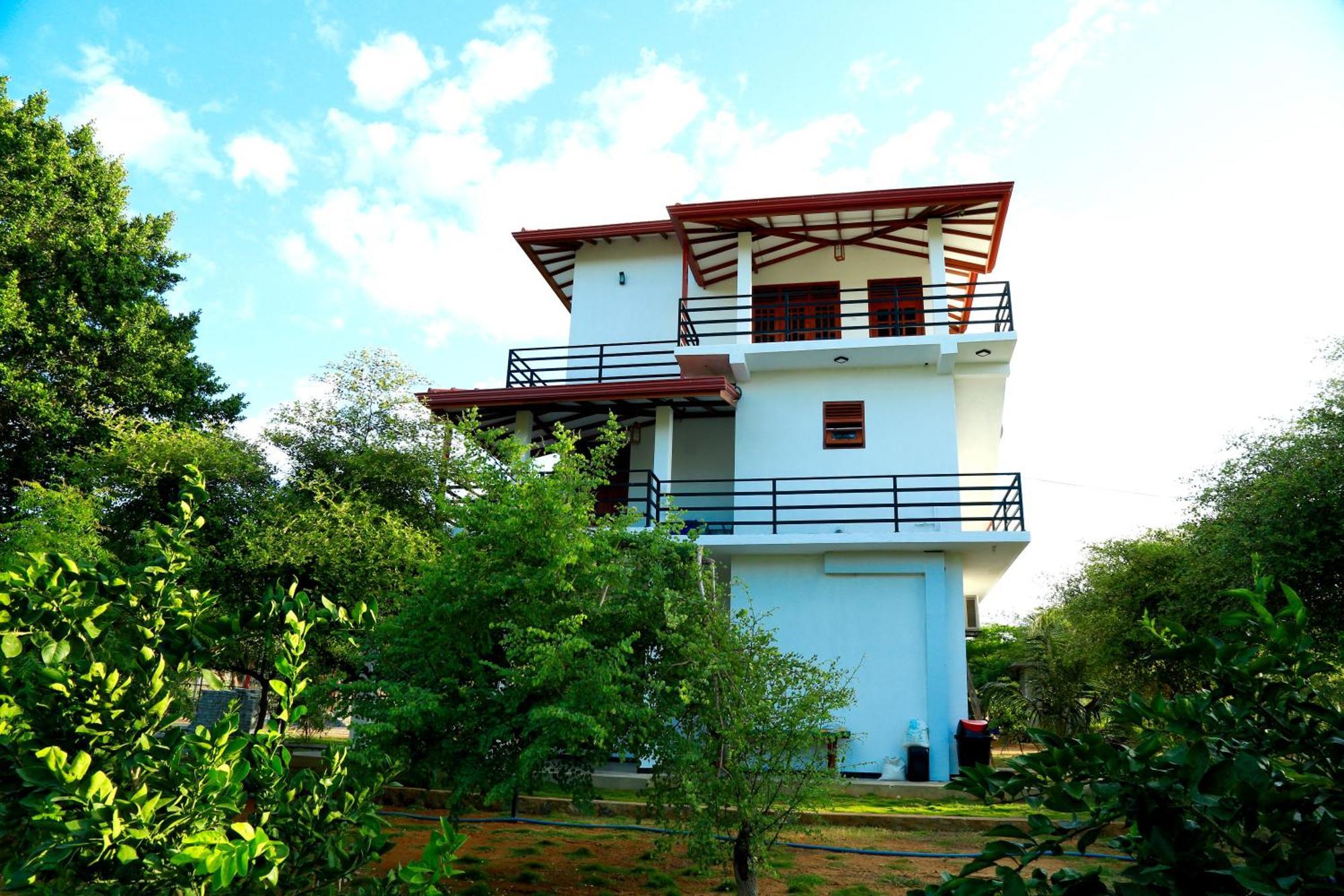 Lake Villa Resort Tissamaharama Exterior photo
